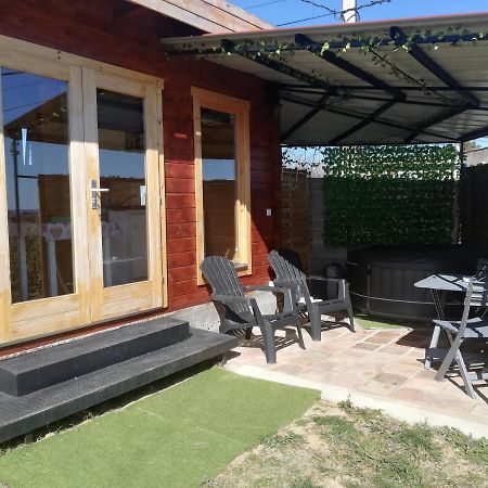 Charmant Chalet Pour 2 Personnes Spa Prive Massillargues-Attuech المظهر الخارجي الصورة