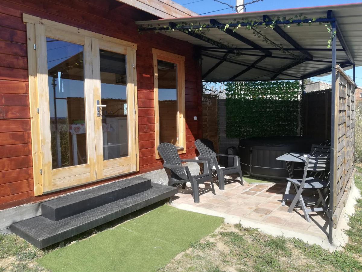 Charmant Chalet Pour 2 Personnes Spa Prive Massillargues-Attuech المظهر الخارجي الصورة